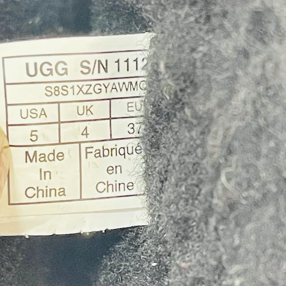 UGG Classic II Graphic‎ Stitch Kids Youth Boots 1112383K Black Sz 5
